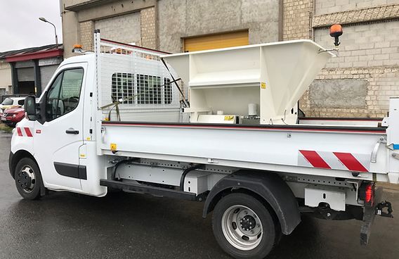 Saleuse portée pour véhicules utilitaires légers_3