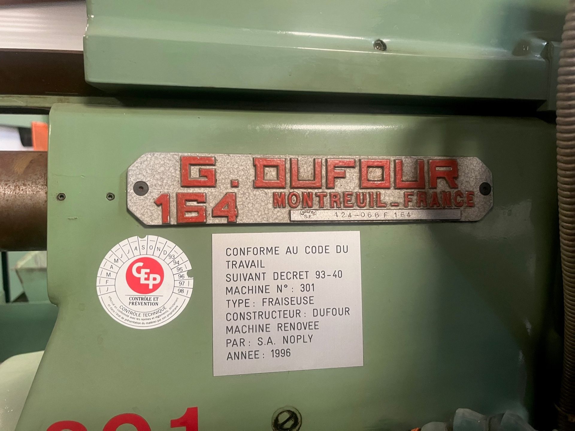 Fraiseuse DUFOUR 164 avec table de dimensions 1100 mm x 250 mm