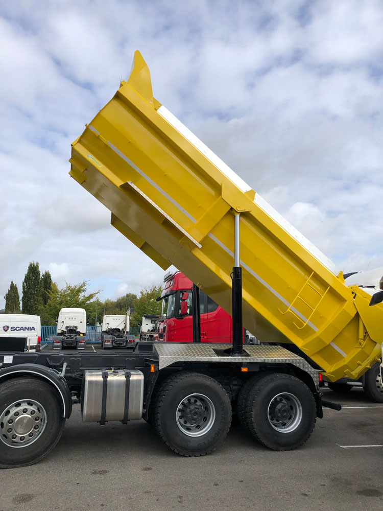 Benne pour poids lourds avec pompe hydraulique haute pression
