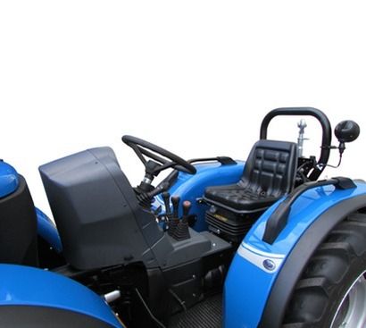 Engin agricole polyvalent avec transmission synchronisée à 32 rapports