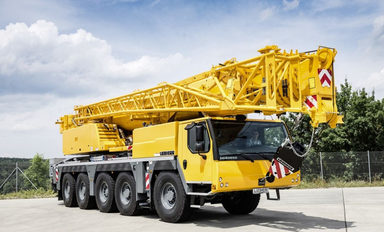 Grue automotrice Liebherr avec moteur diesel 6 cylindres de 400 kW