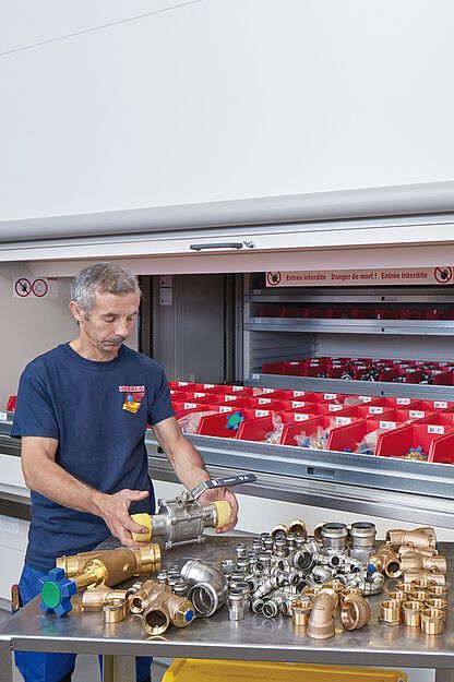 Tour de stockage Hanel LEAN-LIFT®, magasin souple, efficace et rentable pour la gestion des stocks_3