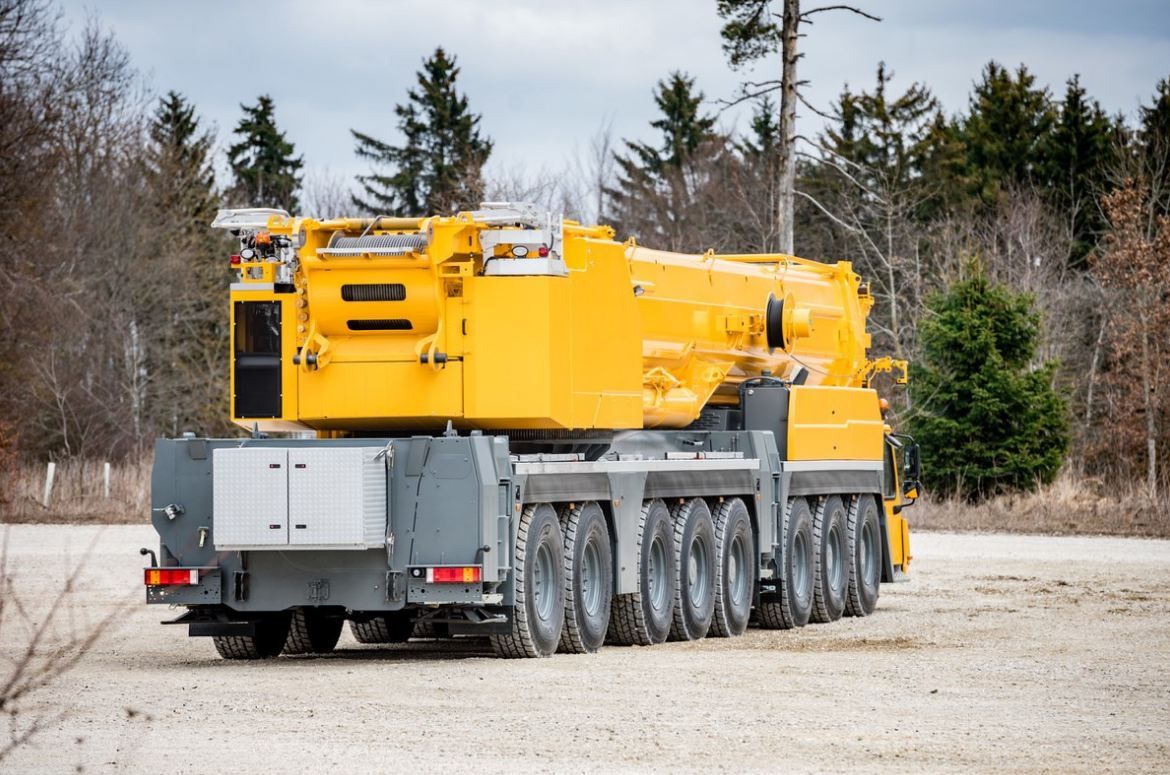 Grue Liebherr LTM 1450-8.1 avec contrepoids total de 134 tonnes