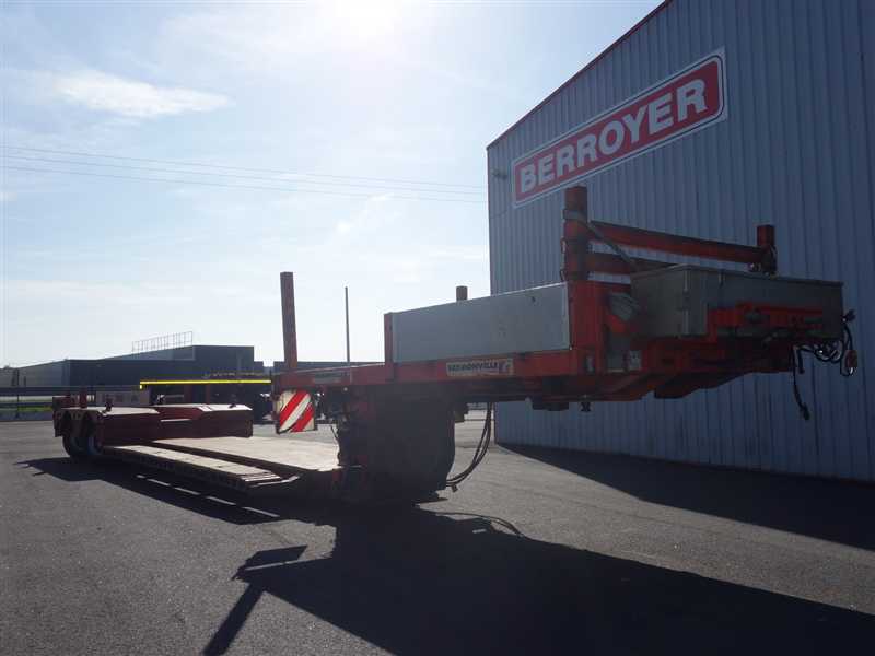 Porte-engins Faymonville extensible équipé de fosse arrière et élargisseurs