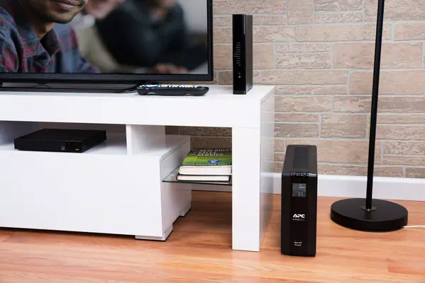 APC BR650MI alimentation d'énergie non interruptible Interactivité de ligne 0,65 kVA 390 W 6 sortie(_3