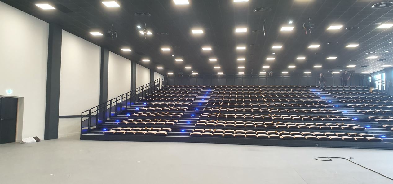 Tribune télescopique pour salle de spectacle_3