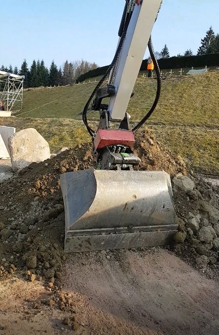 Coupleur compact pour changement rapide d'accessoires