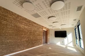 Bâtiment modulaire administratif EMMA - Bureaux, salles de réunion et espaces communs - Réalisation sur mesure en ossature bois avec toiture végétalisée_3