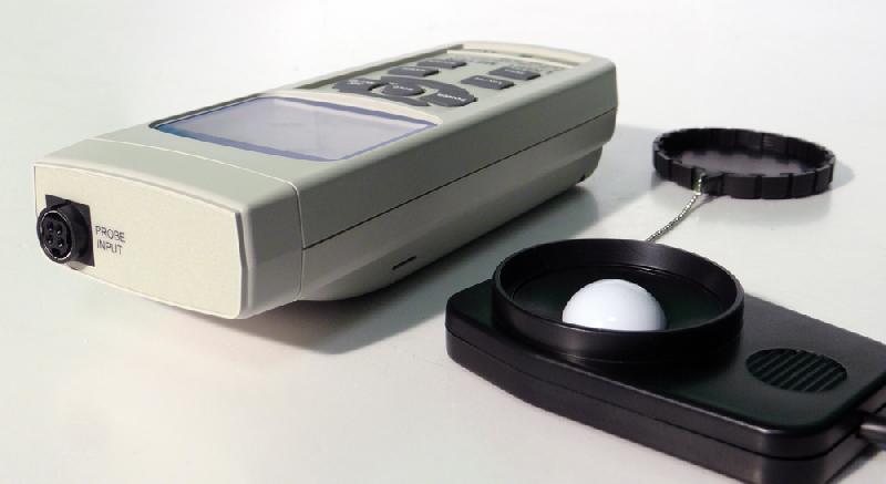 LX108 - Luxmètre 400 000 Lux avec sonde déportée et cinq gammes de mesures pour une précision optimale_3