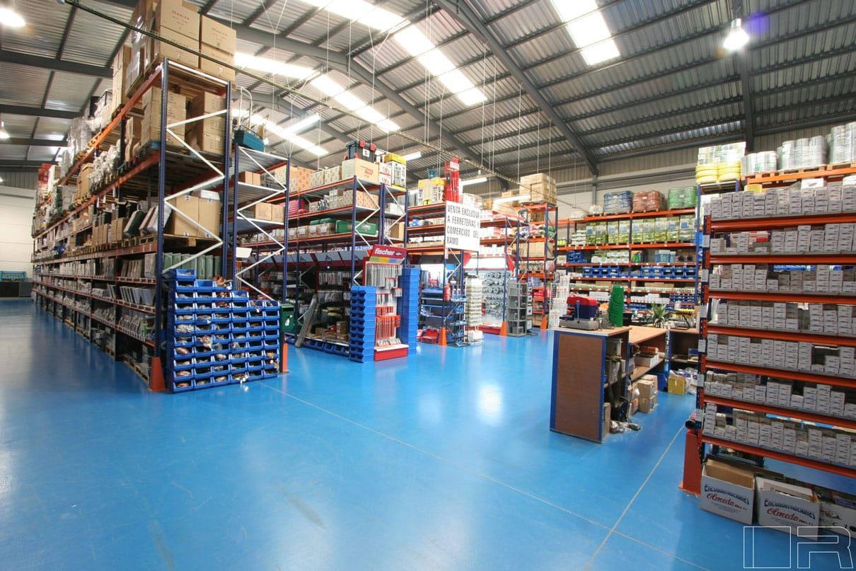 Rayonnage optimisé pour sécurité et efficacité en stockage