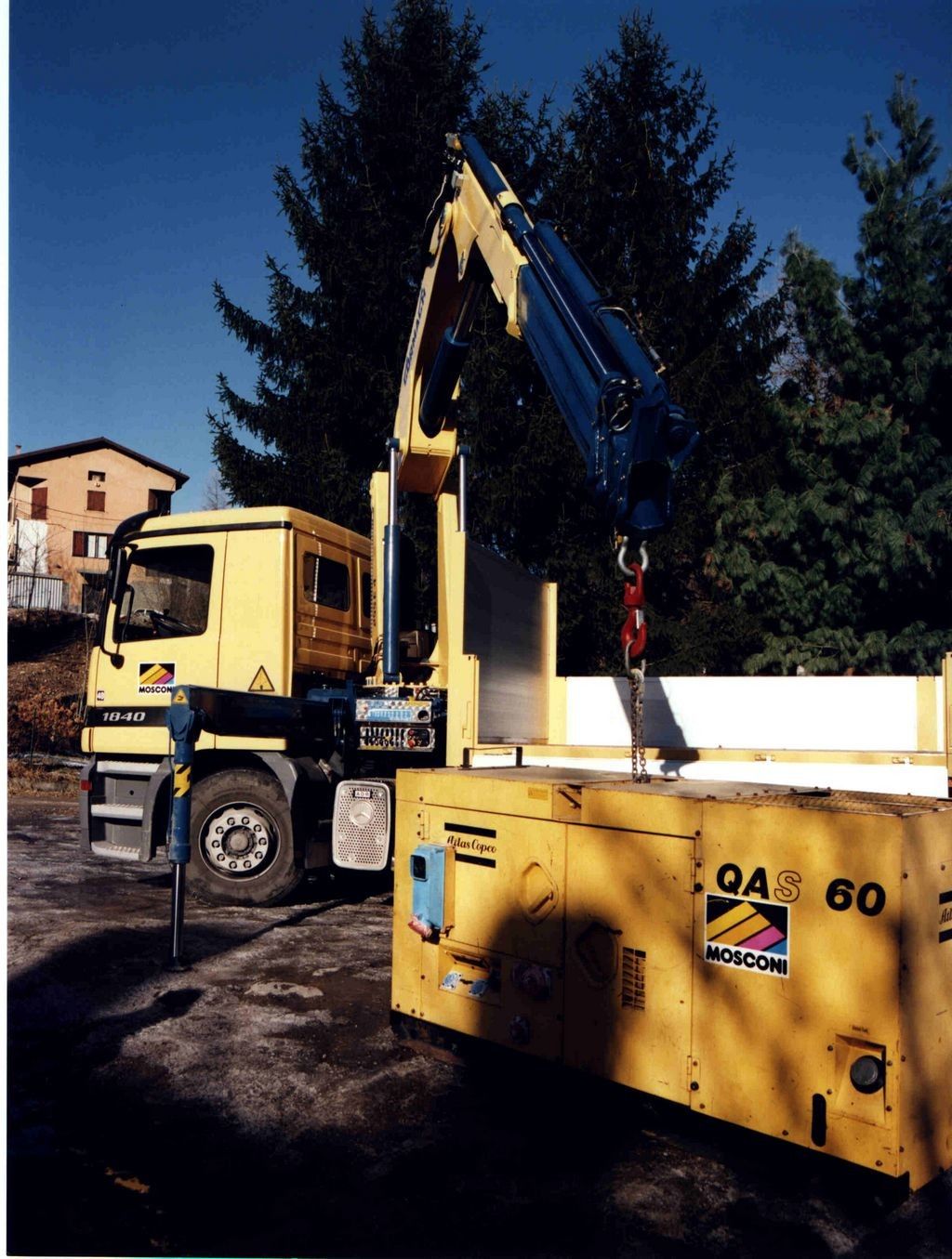 Série 25500 E Grue Auxiliaire - Cormach - Pression 300 bar - Moment statique max 27150 daN/m_3