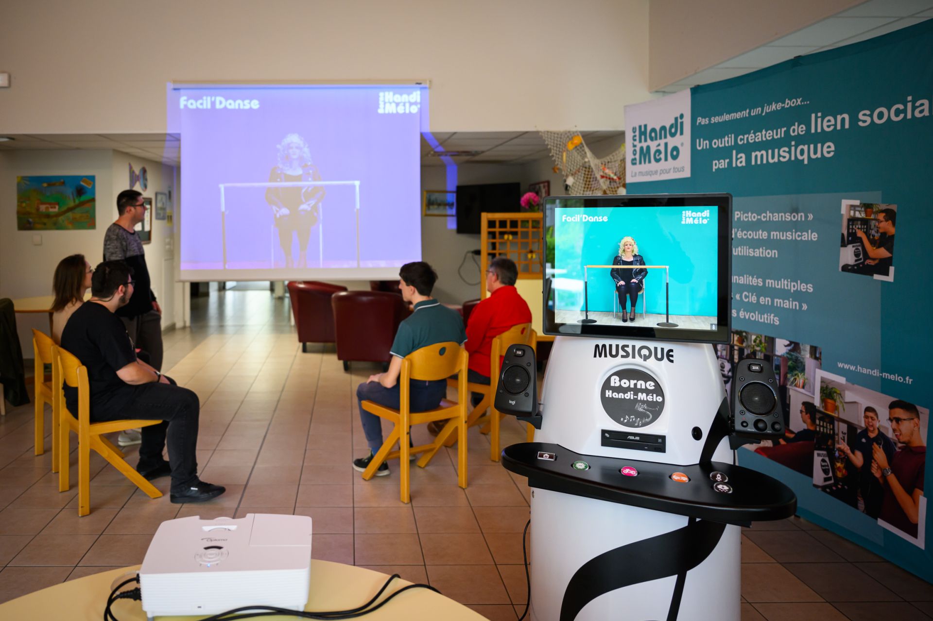 Borne musicale interactive Handi-mélo - Symphonie - Pour personnes en situation de handicap - 3000 titres et pictos-chansons_3