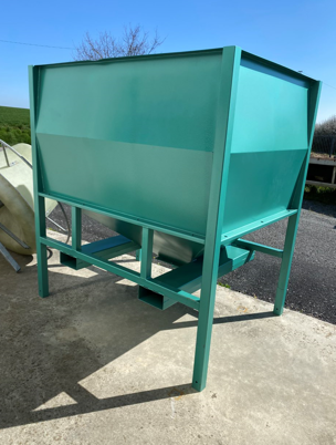 Conteneur cône droit palettisable avec reprise centrale - Capacité de 1800 L_3