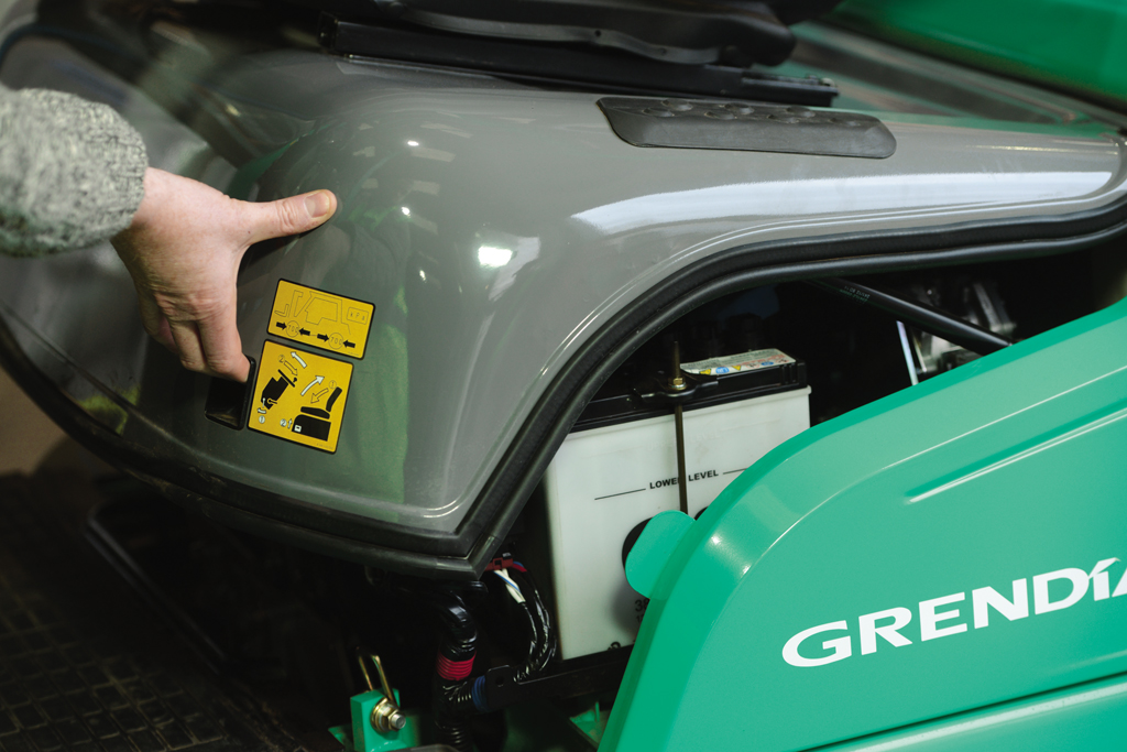 Location courte durée - Chariot élévateur thermique compact Mitsubishi 2000 kg FD/FG20N Grendia ES - Diesel/Gaz, 3000 à 7000 mm de levage_3