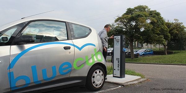 Borne de charge compacte Pulse 22 GL pour électromobilité