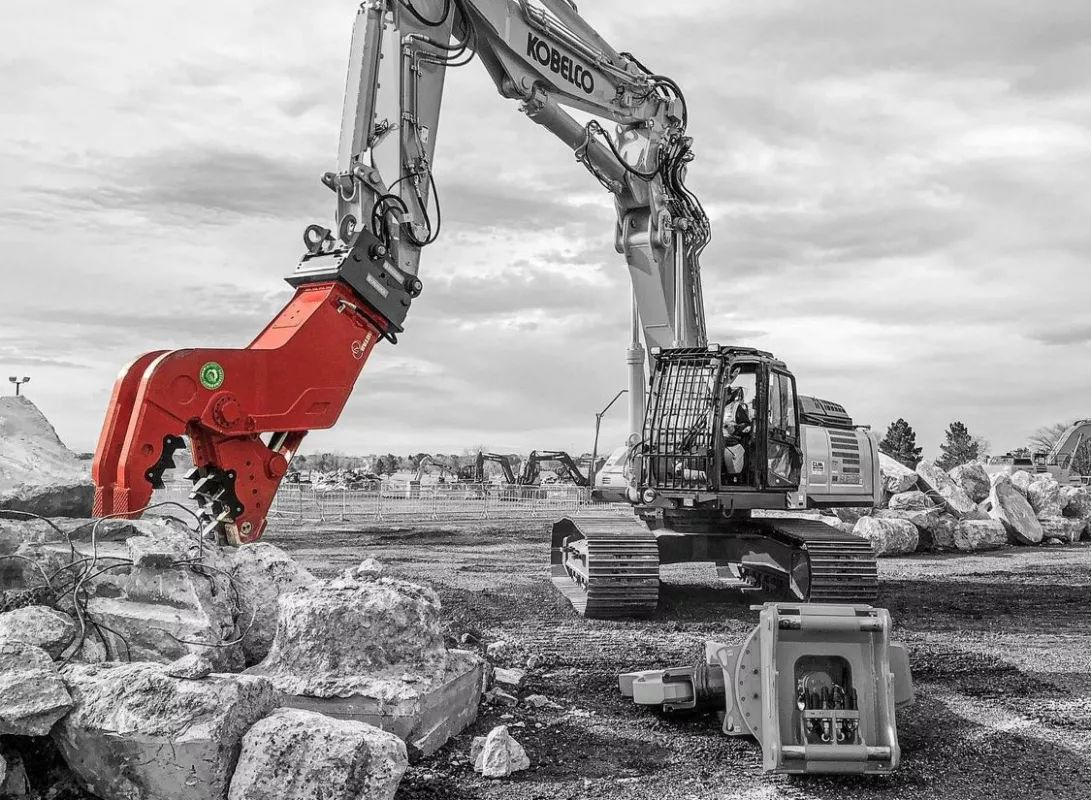 Broyeur à béton statique pour pelle de 15 à 60 tonnes - disponible en vente et en location courte/longue durée_3