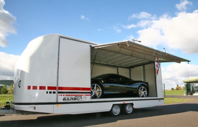 Van à double essieu de 1300 kg et roues carénées