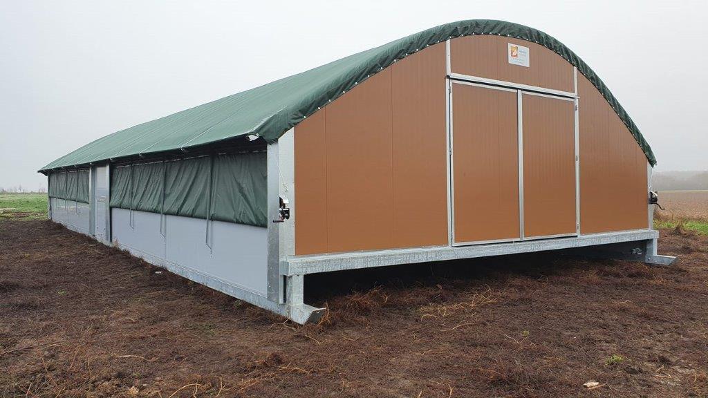 Bâtiment modulaire déplaçable en acier galvanisé adapté à vos besoins en élevage  pouvant accueillir des panneaux photovoltaïques en toiture_3