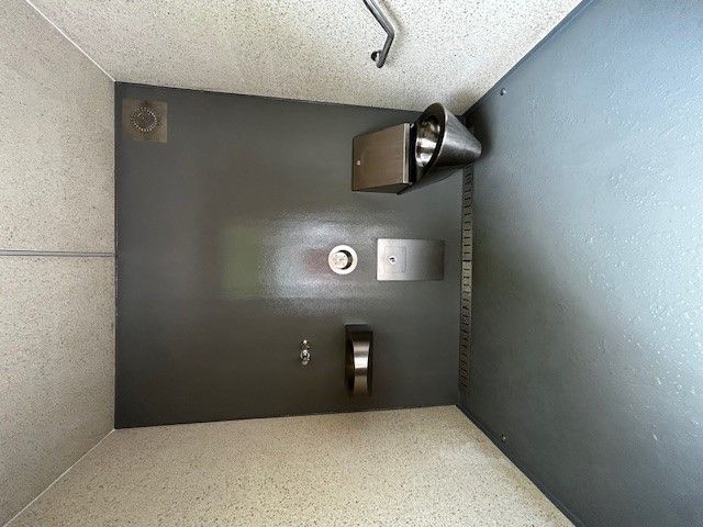 Cabine PMR avec deux cabines standard disponible en version manuelle, semi-automatique ou automatique - réf. 2061_3