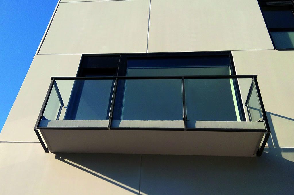 Garde-corps design Feria avec options de remplissage personnalisées