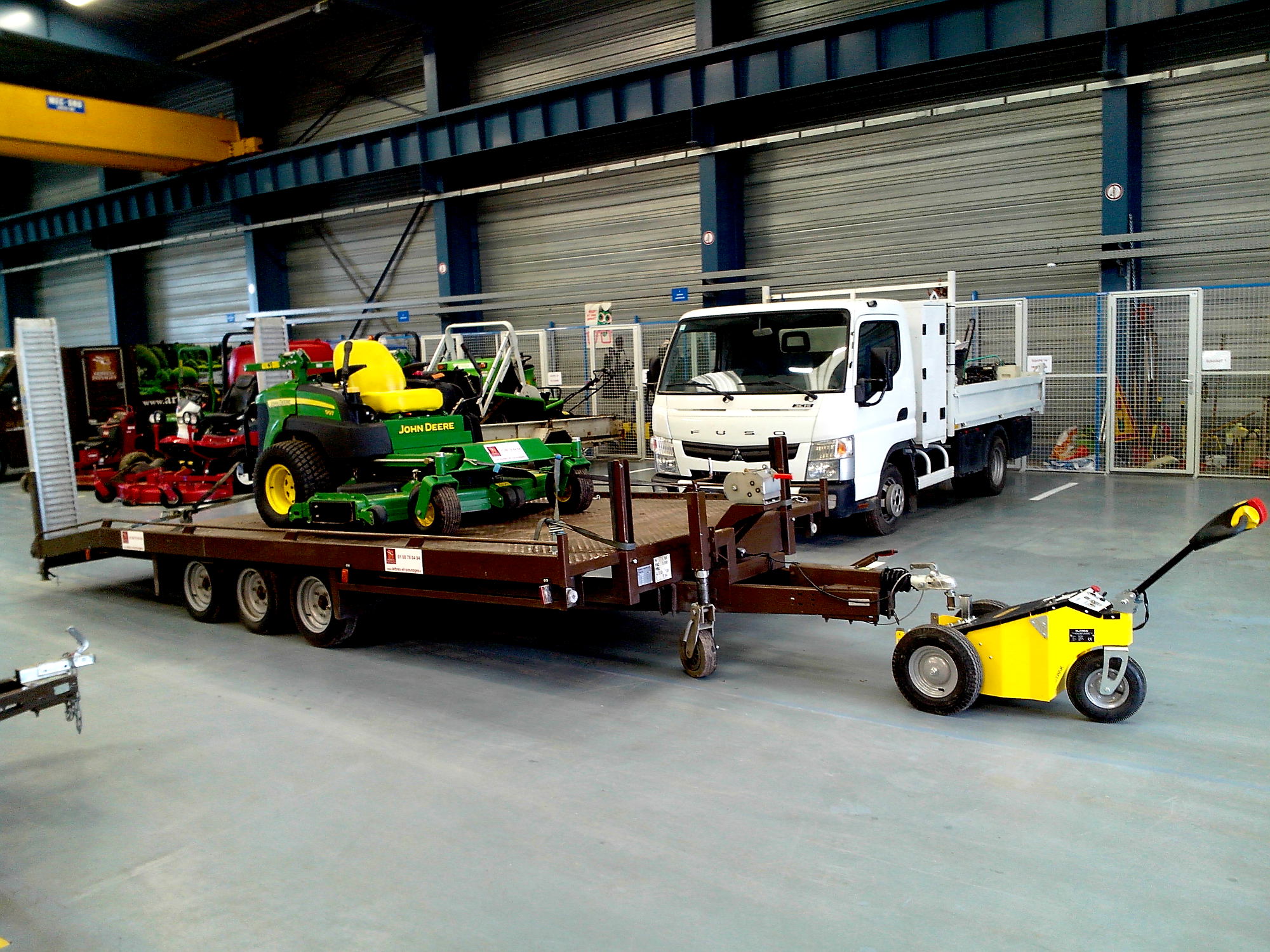 Tracteur électrique ot900 jusqu'à 3000kg tractable (sur roues, sur sol plat)_3