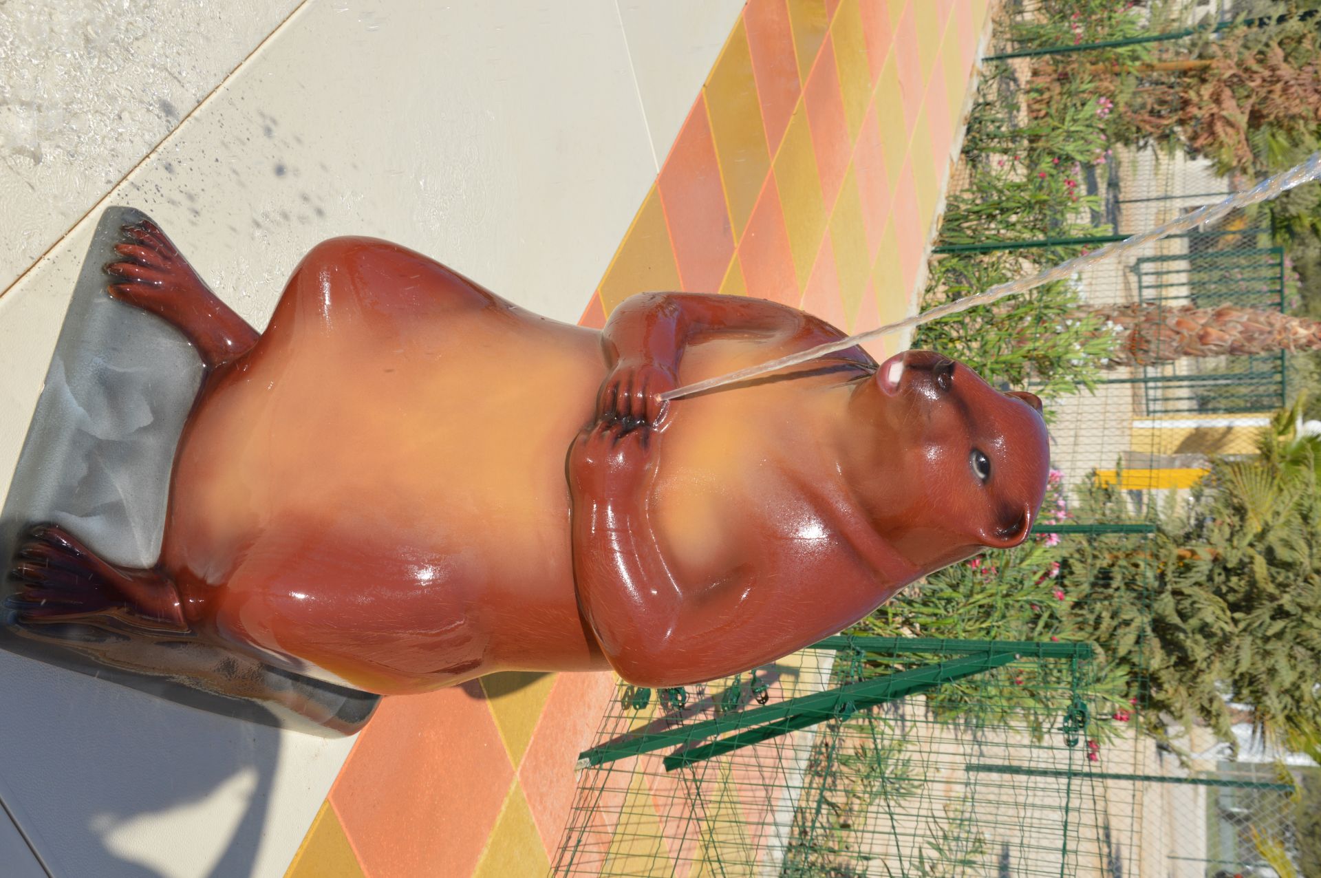 Pataugeoire : figurines enfant Athalia - grenouille, pélican, poisson, castor, tortue, bonhomme geyser, hippocampe_3