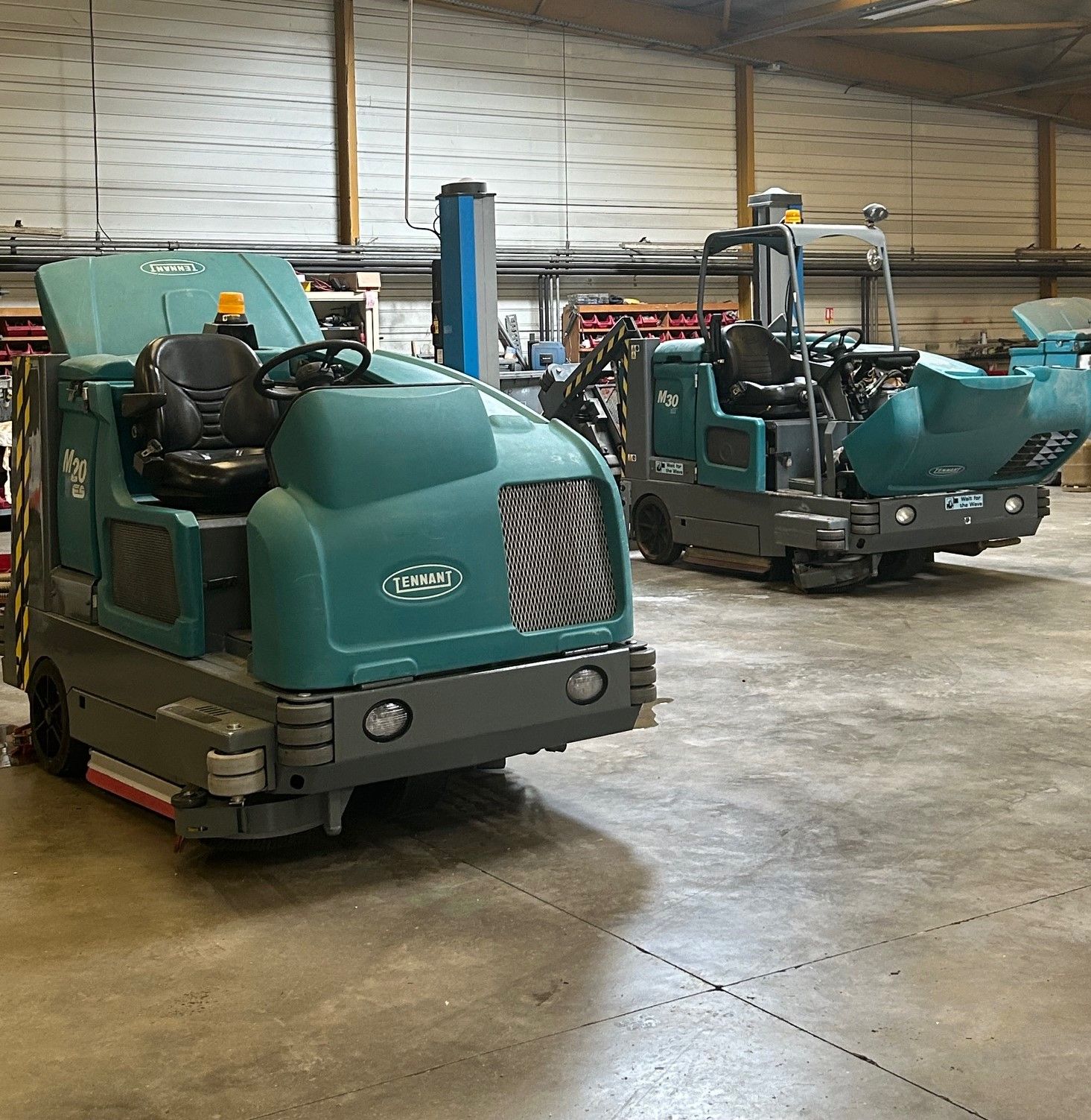 Balayeuse laveuse combinée Tennant - Autolaveuse électrique et thermique - Modèles reconditionnés ou neufs_3