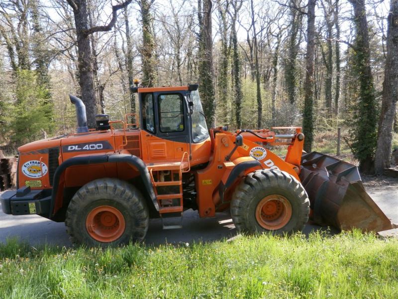 Chargeuse à pneus de 4000 litres_3