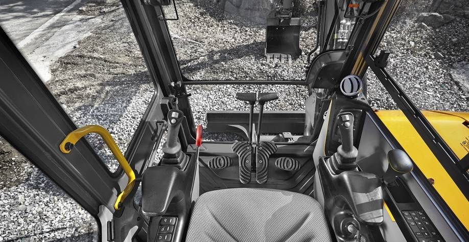 Engin Volvo ECR58D avec cabine offrant une excellente visibilité