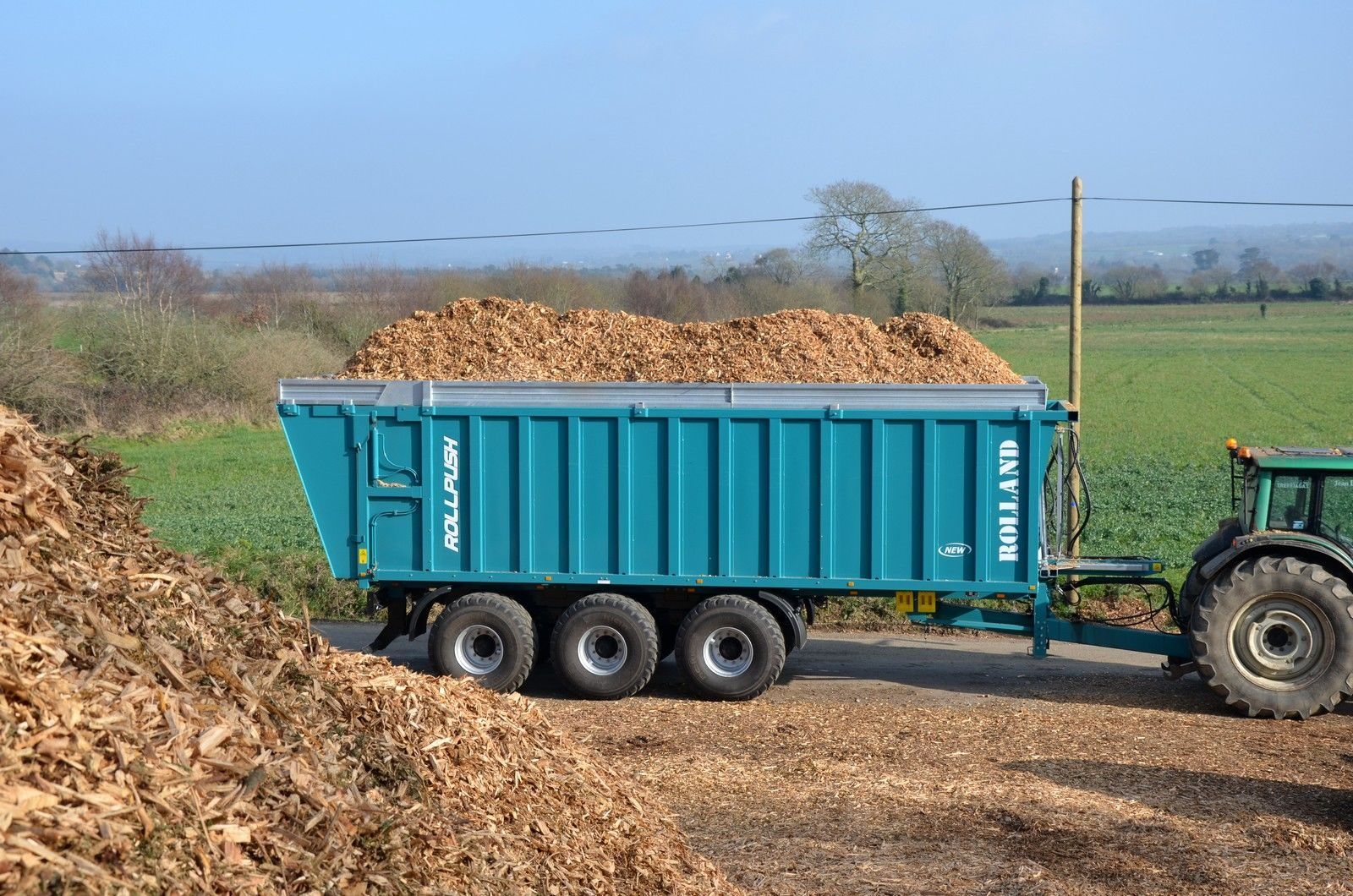 Benne Rollpush 9747 équipée de 3 vérins hydrauliques