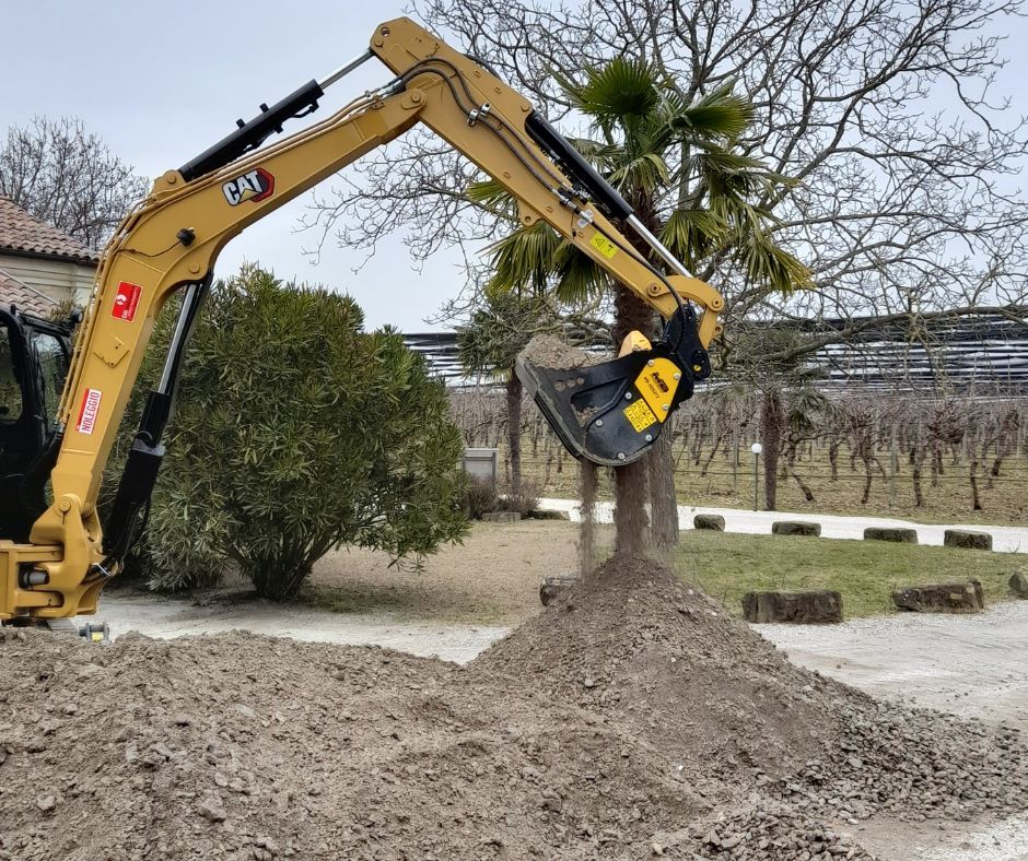 Godet cribleur broyeur MB-HDS212 - 480 kg pour midi-pelles, tractopelles et chargeuses_4