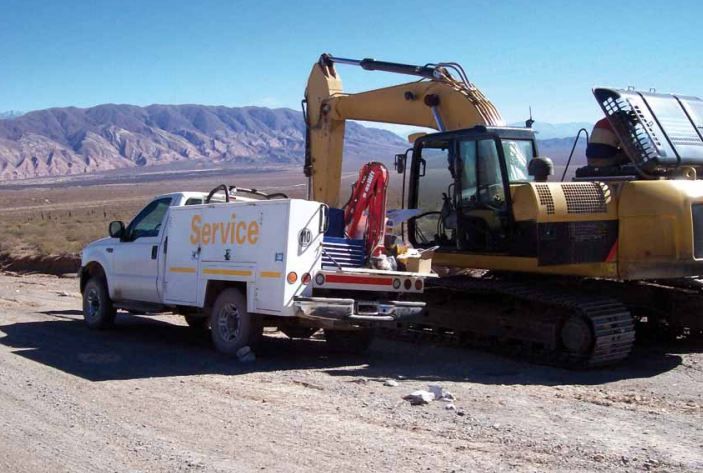Grue auxiliaire avec béquille mécanique et fixation rapide
