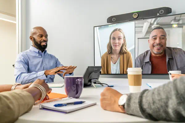 Kit caméra Poly Studio X52 avec contrôleur TC10 sans radio ni cordon dalimentation GSA/TAA_3