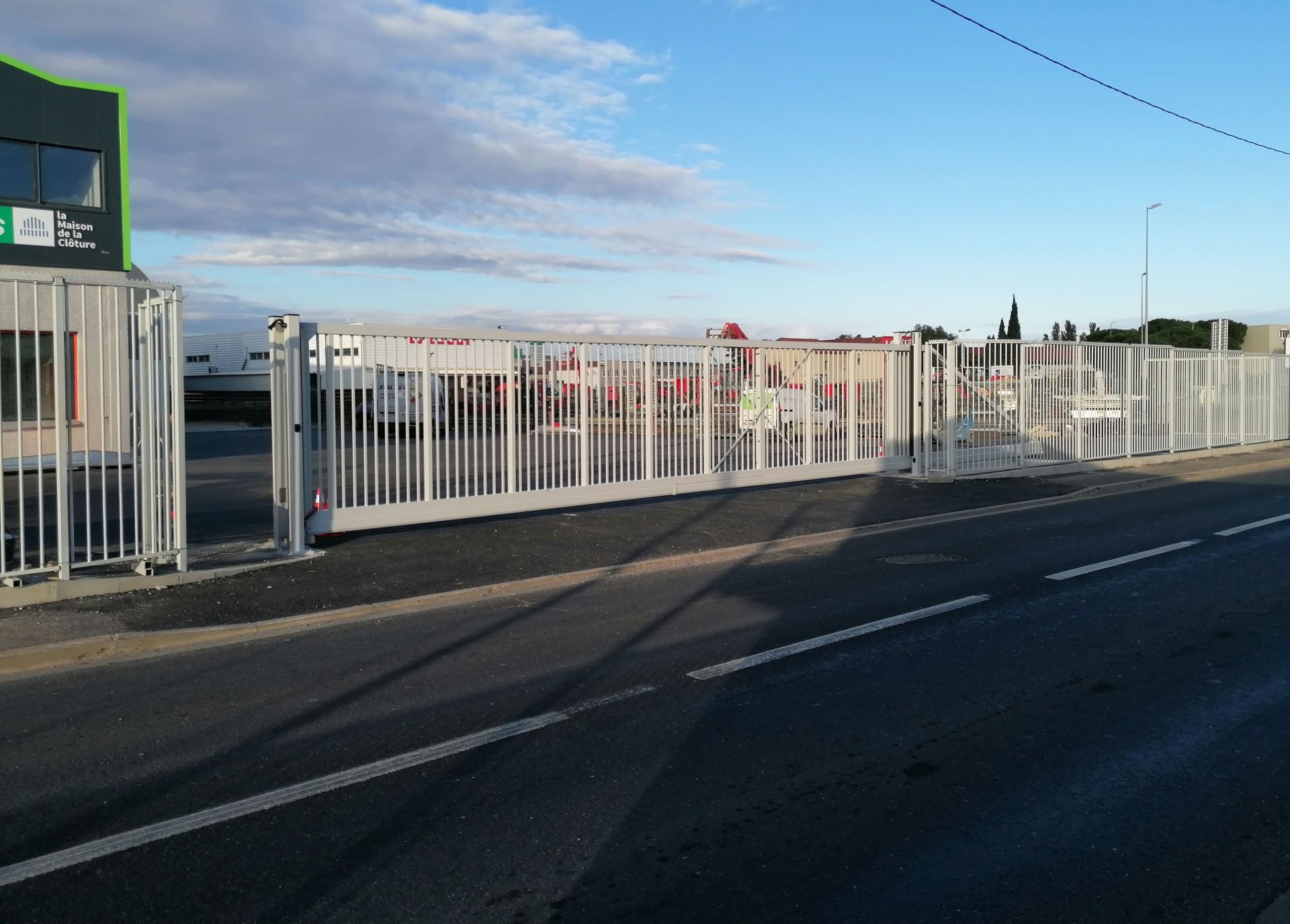 Portail autoportant ULYX® - motorisé et robuste pour passages jusqu'à 16 m - nombreuses options de personnalisation_3