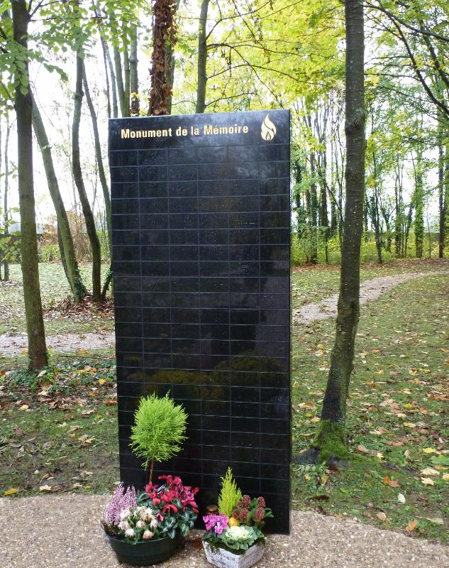 Support de Mémoire pour Honorer les Défunts - Espace de recueillement structuré et solennel_3