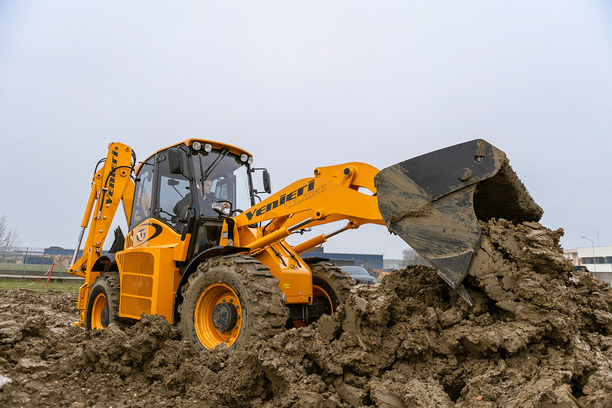 Machine de chantier Venieri 10.23D avec cinématique Z et avertisseurs sonores