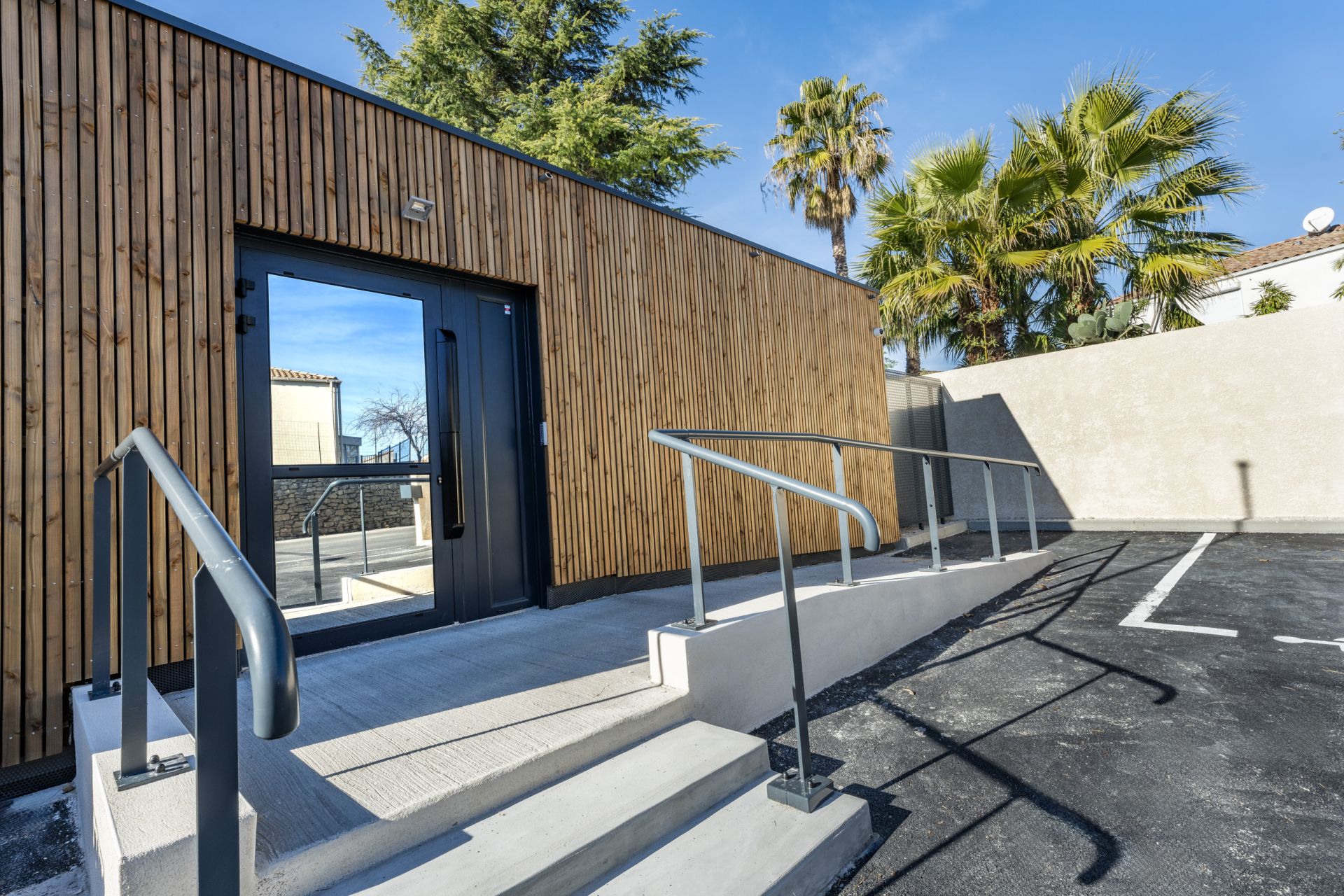 Bureaux modulaires d'occasion écologiques, rapides à monter et abordables - Disponible en achat ou en location courte/longue durée_3