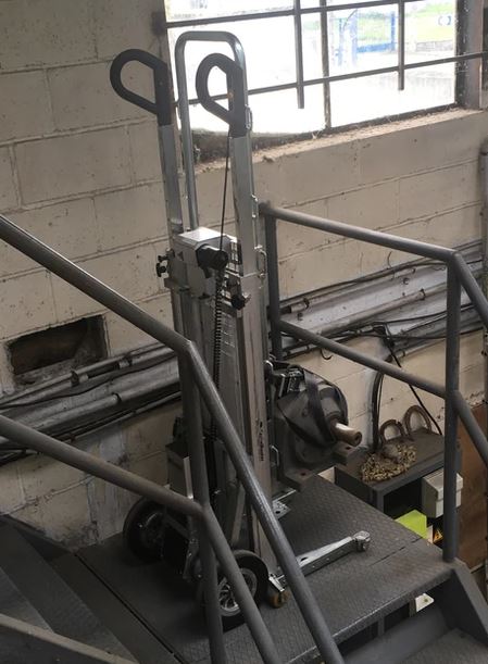 Diable électrique monte escalier 400 kg - CargoMaster C 400 - AAT avec élévateur intégré_4