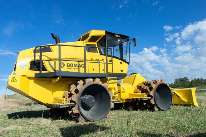 Compacteur de sol BOMAG avec système de traction intégrale