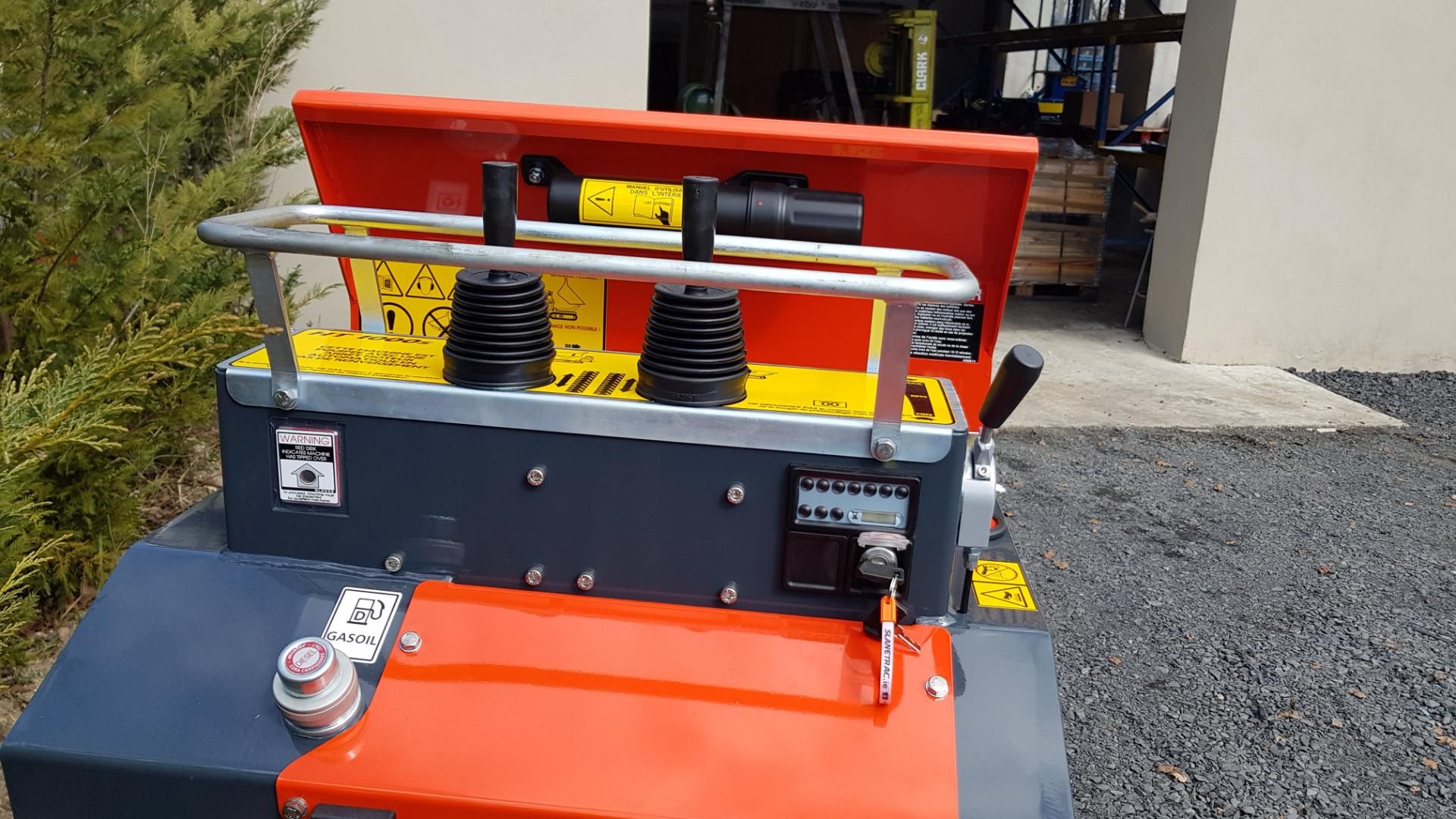 Engin compact mini dumper pour chantier