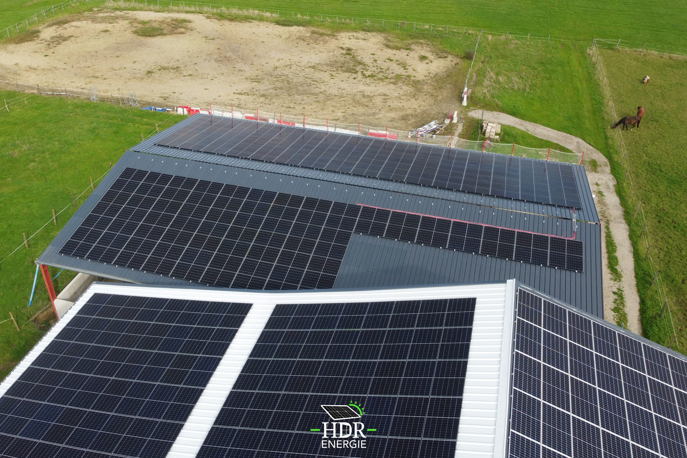 Hangar photovoltaïque  agricole - 589 panneaux - 1450m² - 262 kWc_3