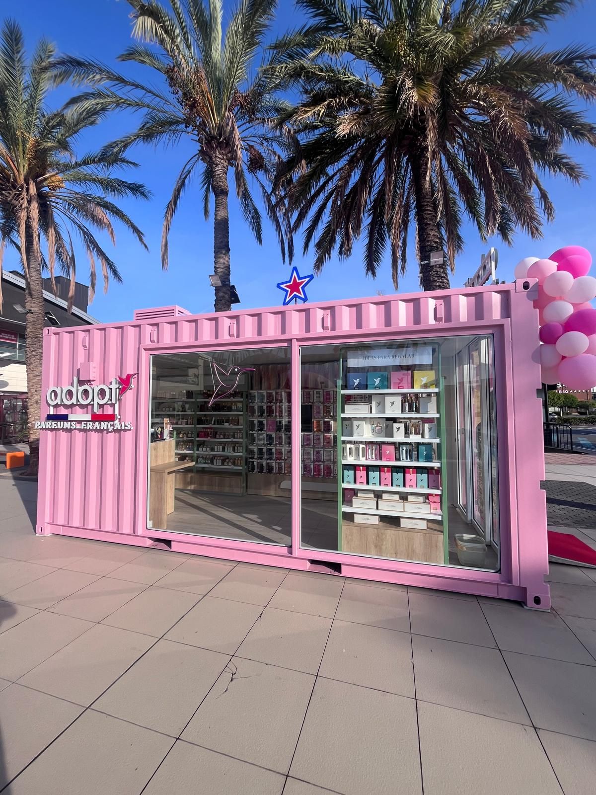 Container Boutique aménagé - moderne, personnalisable et transportable pour commerces et évènements_3