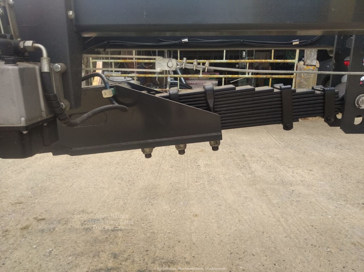 Benne agricole monocoque avec porte hydraulique essieu suiveur - PRONAR T6718FR_3