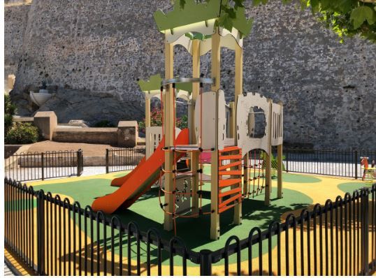 3822 - Structure pour aire de jeux - Transalp - Mon Château 3 tours avec filet, toboggans et panneaux ludiques_3