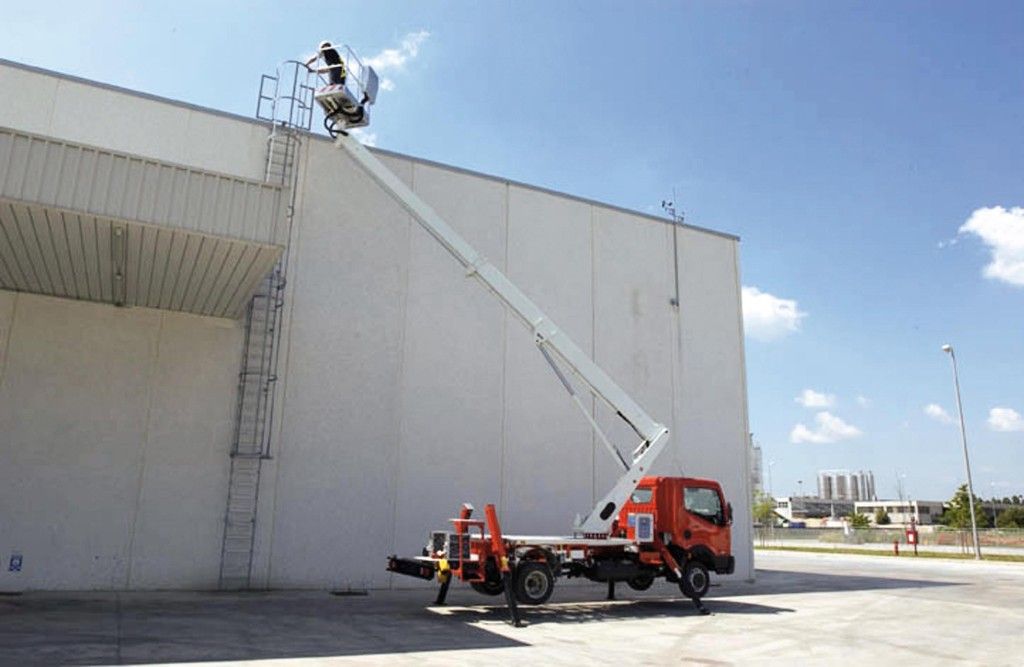 B-lift 150 Pro - Camion nacelle CTE - Hauteur 14,6m avec bras télescopique et commandes hydrauliques_3