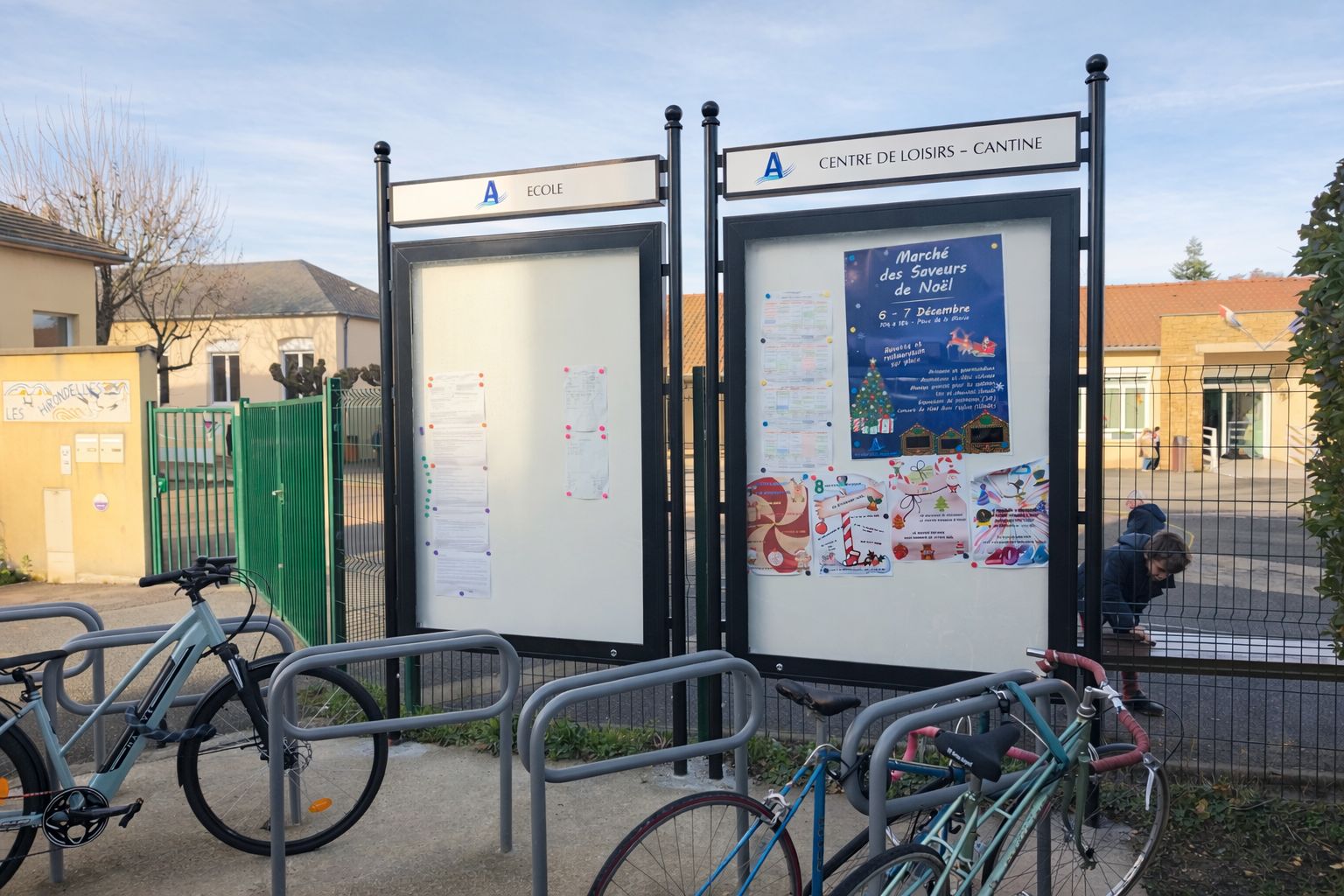 Panneau d'affichage vitrine 2 m² - 25 affiches A4 - Utilisation extérieure_3