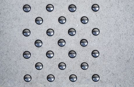 Clou podotactile Iziclou - SIG France - Ø 25 mm x 5 mm - Alliage polymères - Pose intérieure et extérieure_3