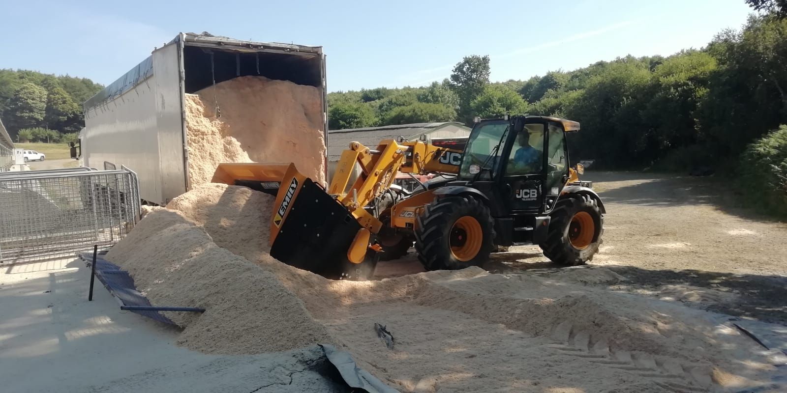 Godet éparpilleur de litière multi’spread_3