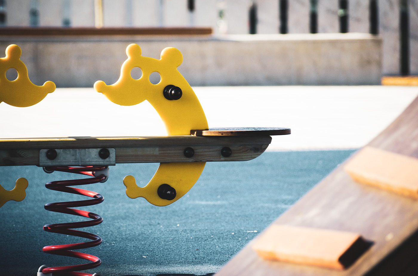 Jeu sur ressort Gus JFS14 - Matériaux résistants certifiés EN1176 - Panneaux PE-HD et acier inox_3