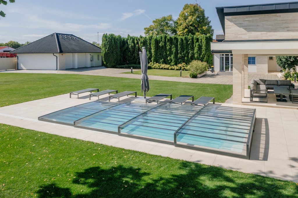 Abri piscine plat télescopique sans rails au sol - design élégant - BOREALIS XS_3